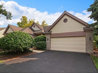 4 Riviera Ct, Lake In The Hills, IL 60156