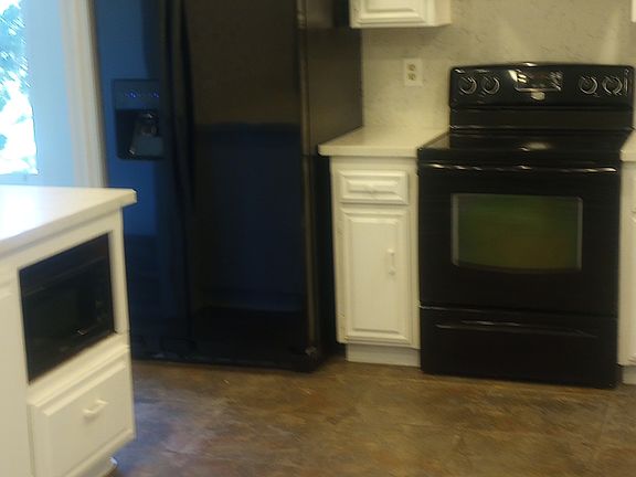 3rd image of 290 Riverview Dr