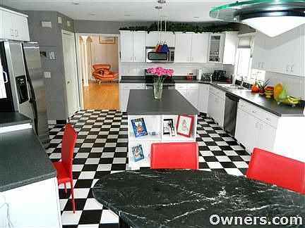 4th image of 32800 Seneca Dr
