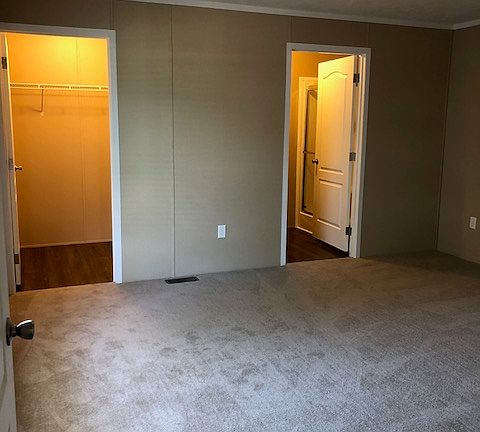 5th image of 19 Windridge Ln