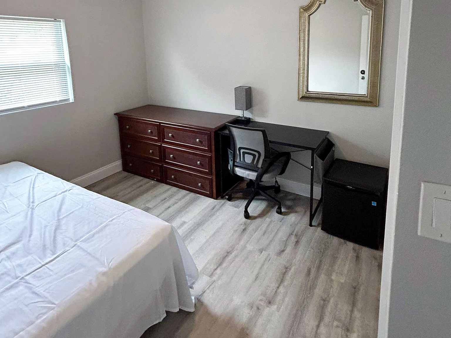 4 bed, 2.0 bath, 1372 sqft, $910 — Photo 2