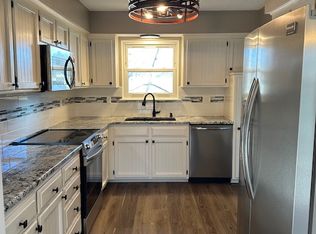 305 SE 2nd St, Blue Springs, MO 64014