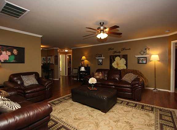 5th image of 601 E Linden Ln