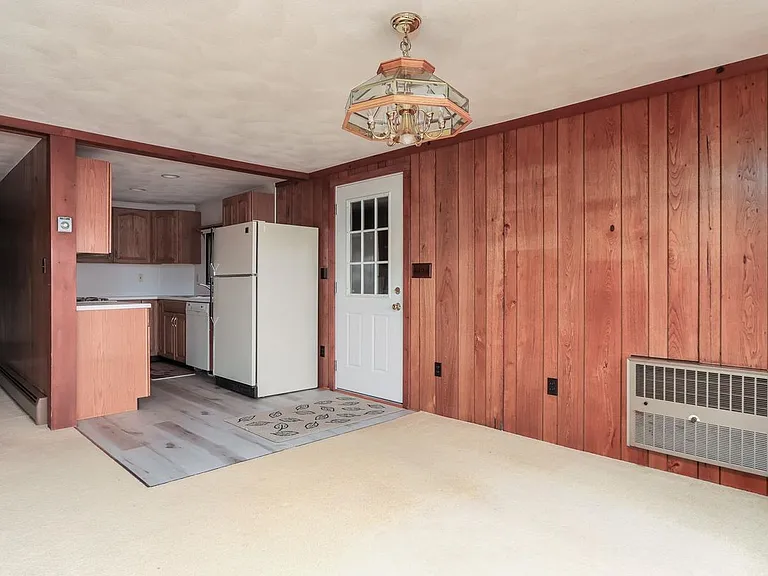 7 Howards Grv — Photo 11