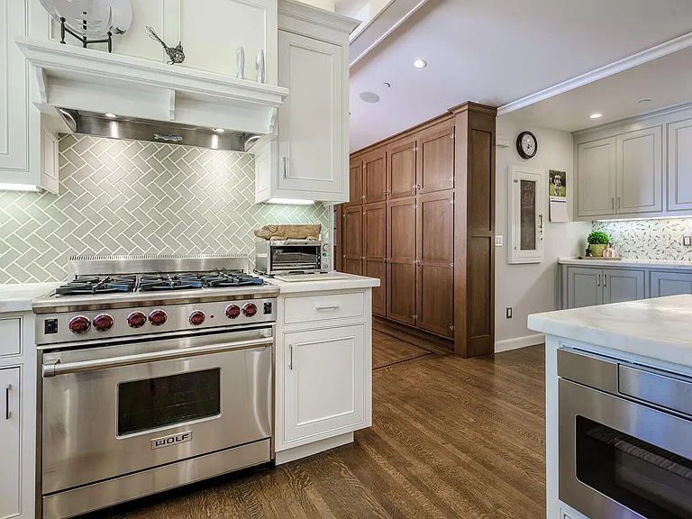 The home has a total of 4 ovens!