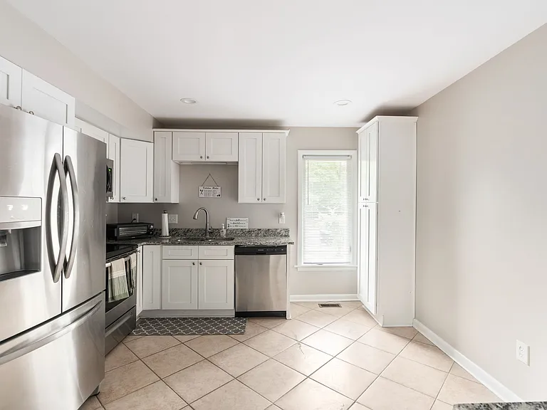 1902 Cambridge Dr — Photo 13