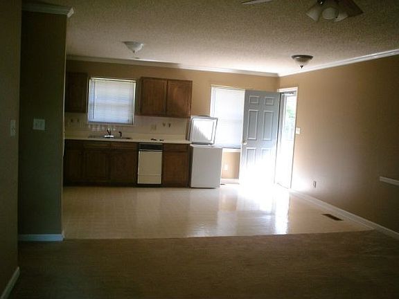 3rd image of 3425 Peachtree St