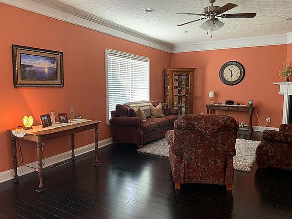 3rd image of 718 Vanderbilt Dr