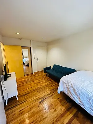 Rented by Bond New York | media 17