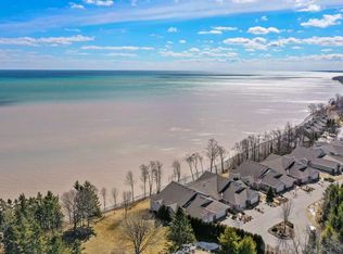 2008 Lake St #2008, Algoma, WI 54201