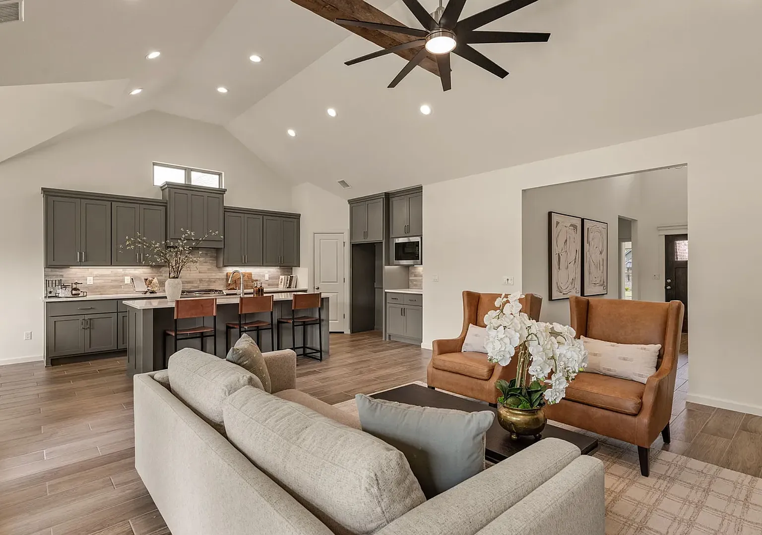Beautiful Newer Construction 4-Bedroom Home in Sand Springs — Photo 4