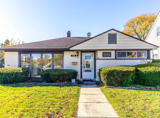 858 E Grant Dr, Des Plaines, IL