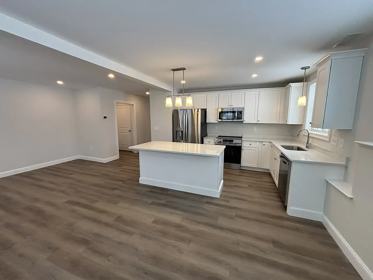 2 bed, 2.5 bath, 1824 sqft, $3,600 — Photo 2