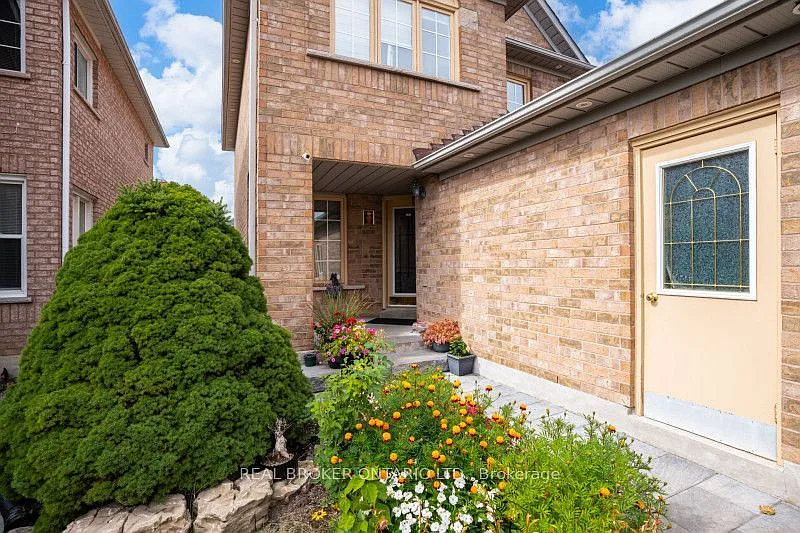 4 bed, $3,900 — Photo 2