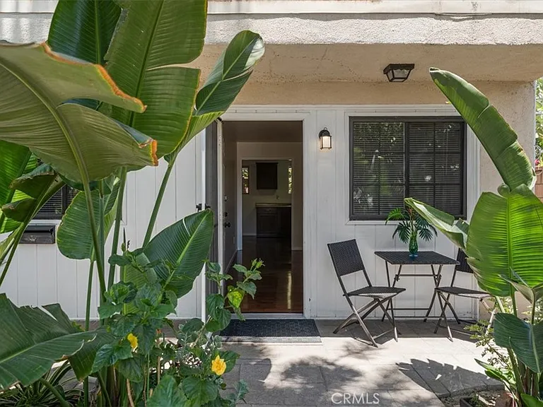 22521 Victory Blvd #B — Photo 2