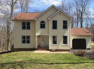 1117 Kensington Dr, Tobyhanna, PA 18466