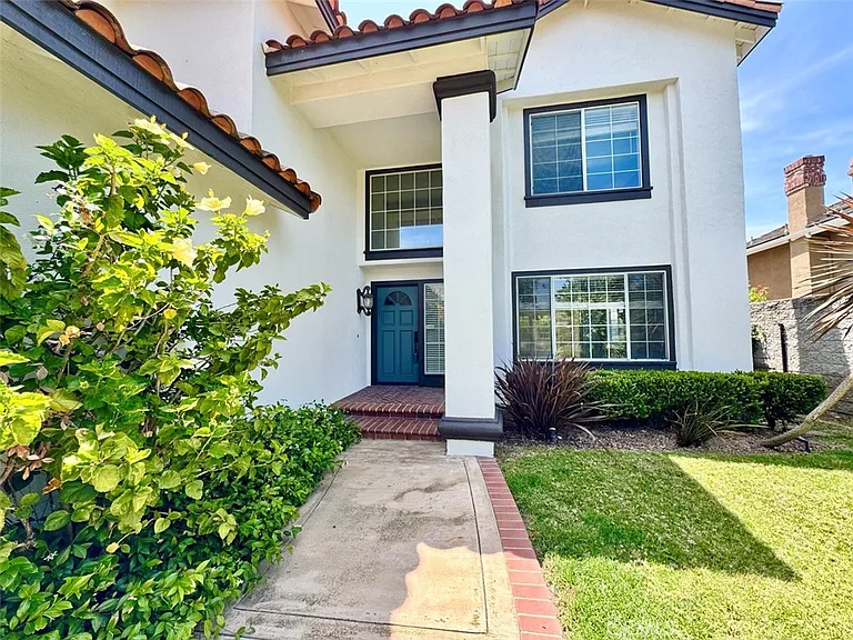 22511 Peartree — Photo 3