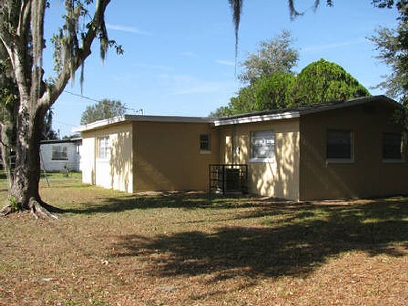 2nd image of 463 Gilman Cir