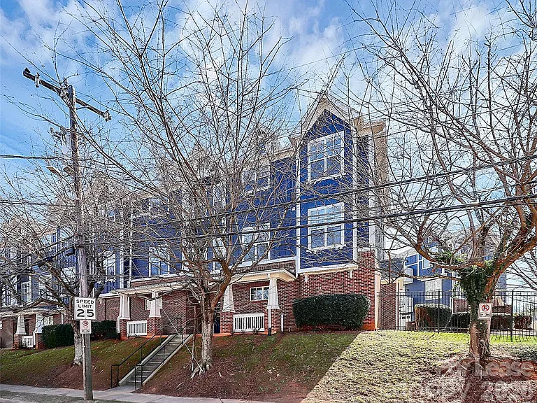1654 Walnut View Dr — Photo 1