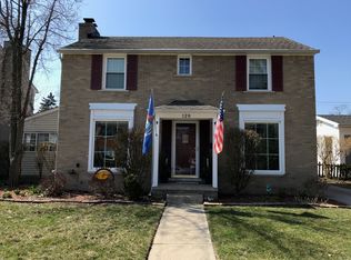 120 Maplefield Rd, Pleasant Ridge, MI 48069