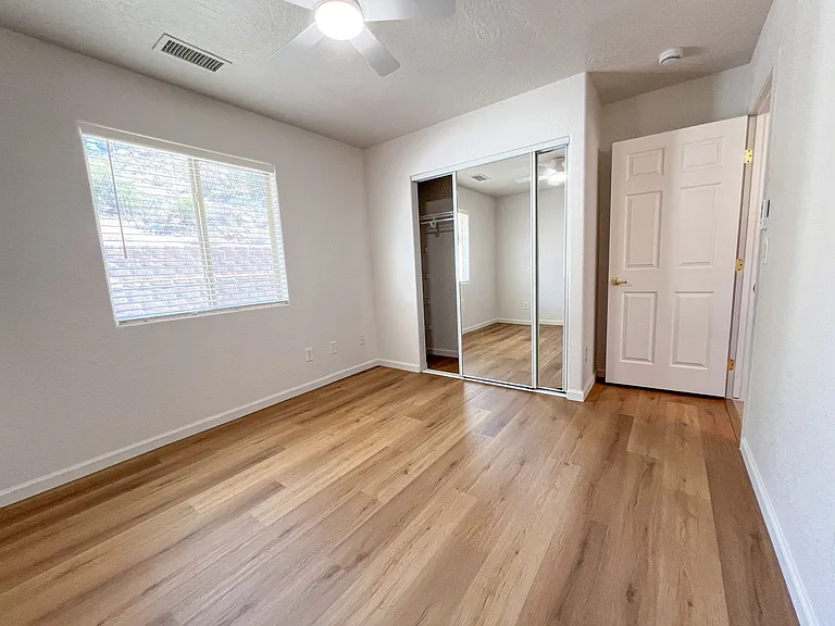 5921 N Bentley Dr — Photo 12