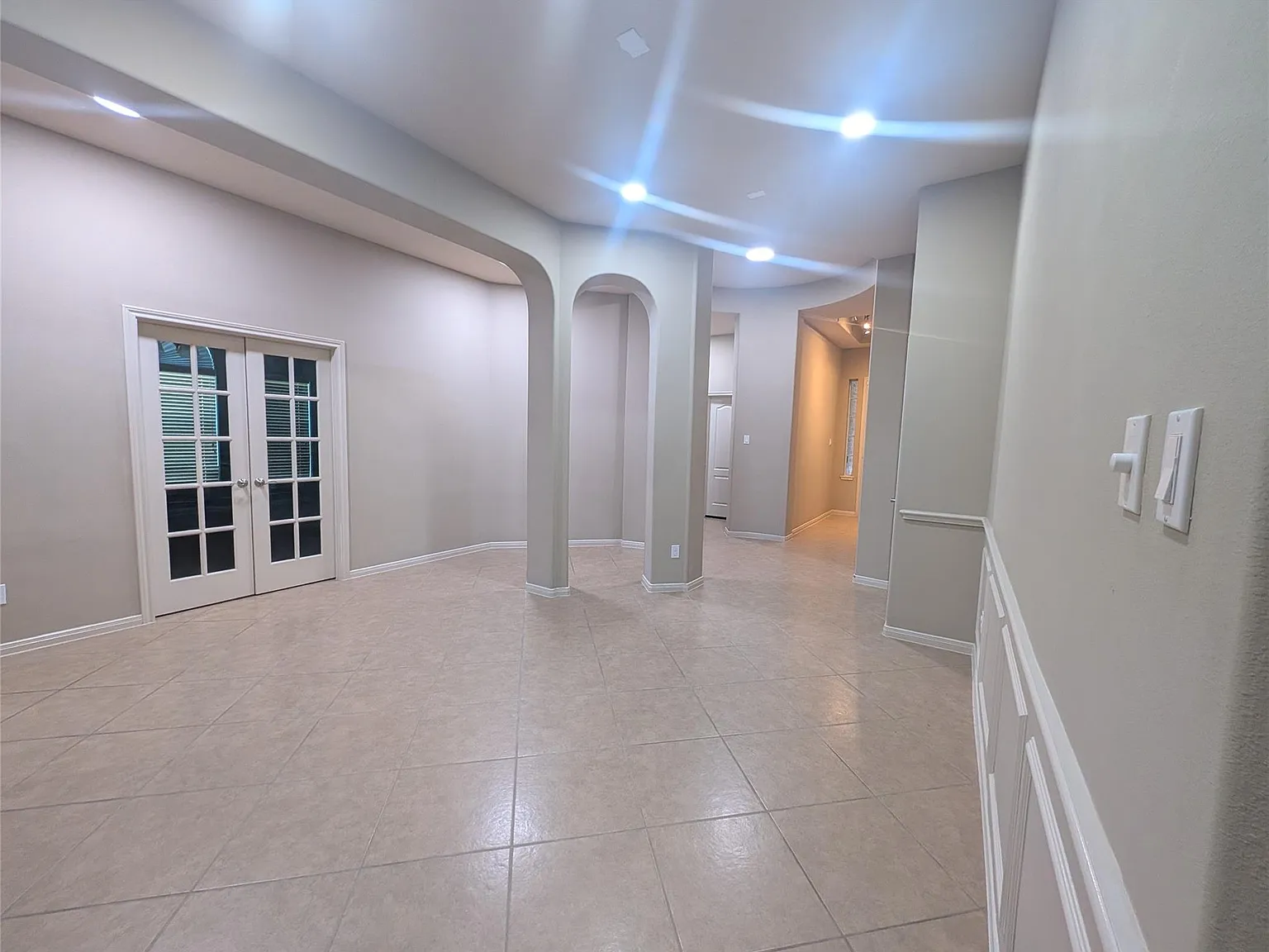 4 bed, 3.0 bath, 2433 sqft, $2,600 — Photo 3