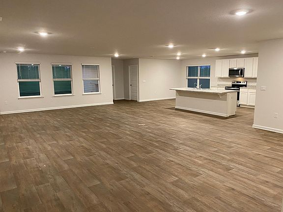 3rd image of 5550 Hill Dr