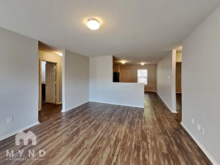 9176 Pleasant Valley Dr — Photo 4