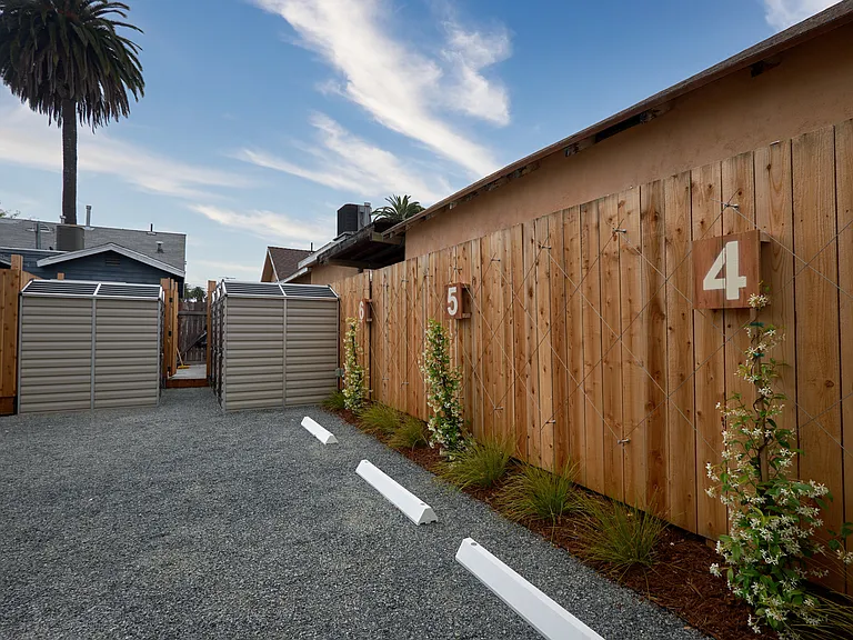 2929 S La Brea Ave — Photo 40