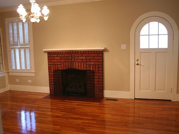 2nd image of 927 Summers Dr