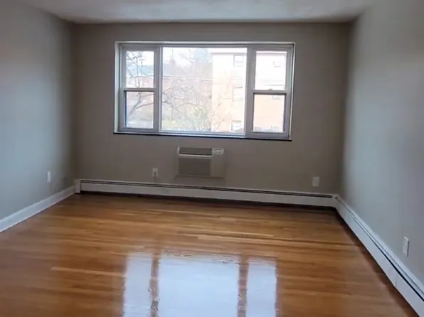 (undisclosed Address), Newton, MA 02466