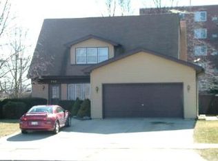 903 E Ardyce Ln, Mount Prospect, IL 60056