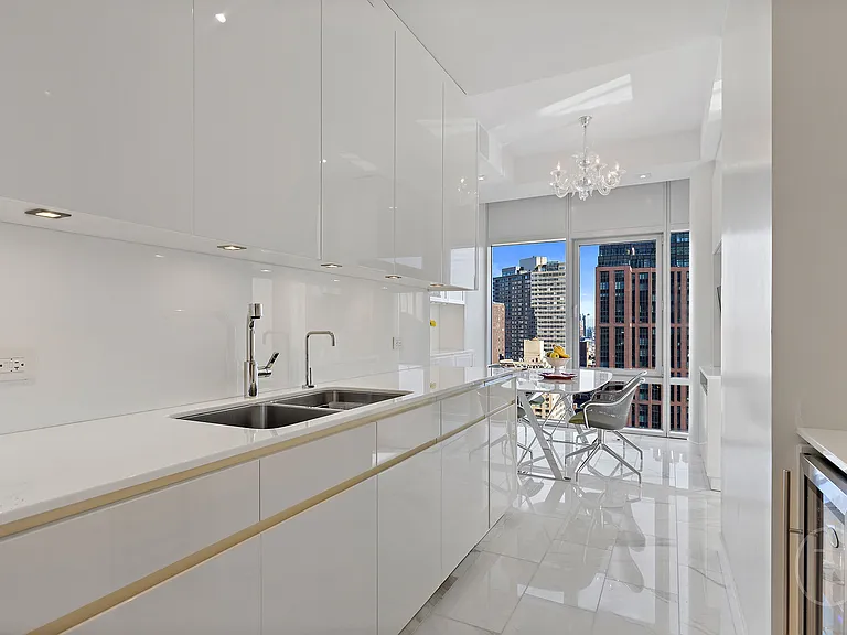 310 E 53rd St #24C — Photo 4