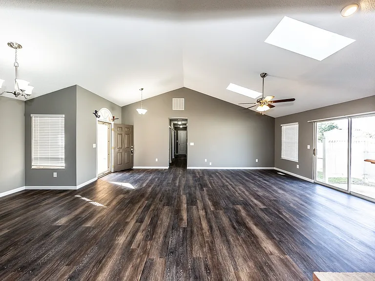 1113 S Walnut St — Photo 7
