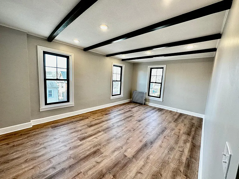 401 Main St #3 — Photo 4