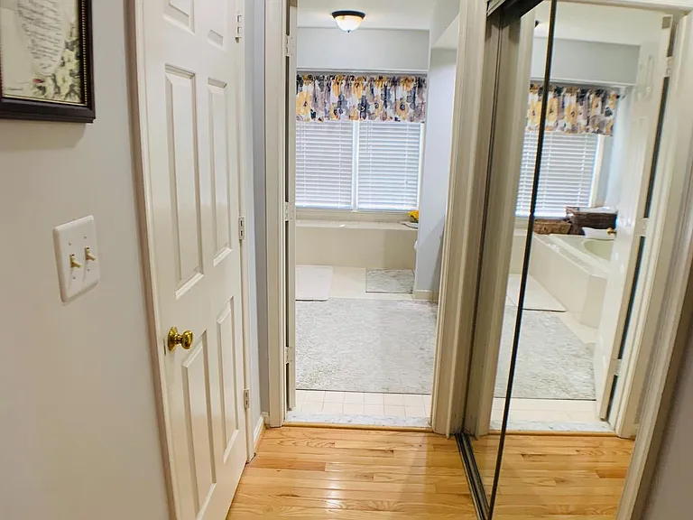 8604 Oak Chase Cir — Photo 32
