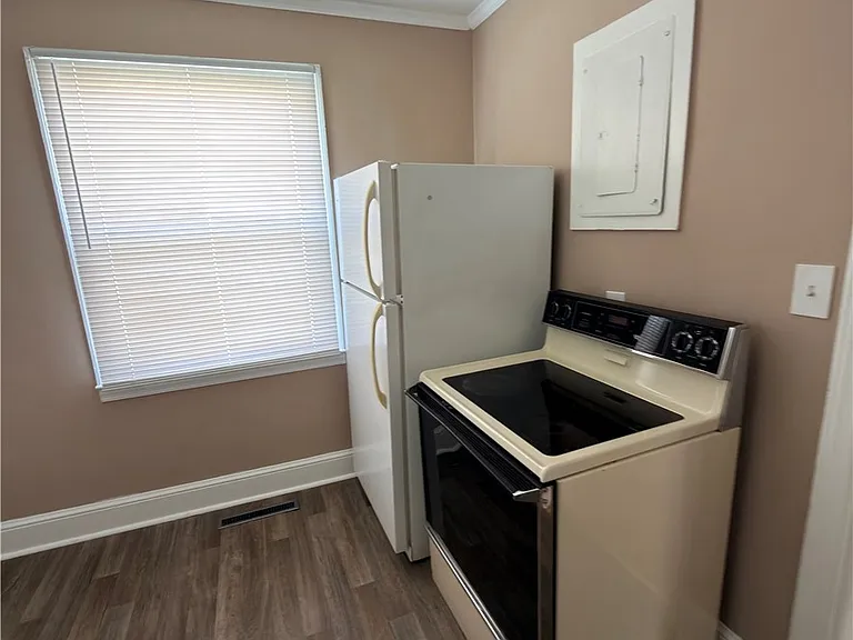 200 Roxie Ave — Photo 13