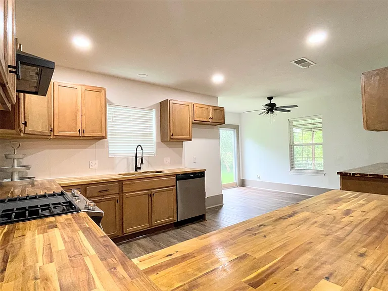 210 W Crescent Dr — Photo 12