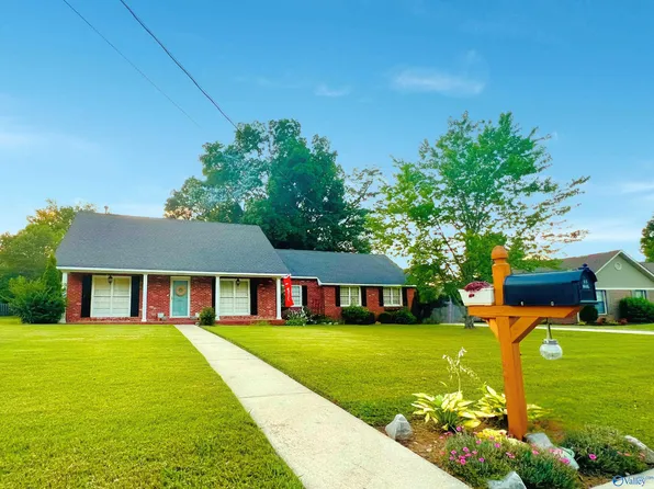 1103 Way Thru The Woods SW, Decatur, AL 35603