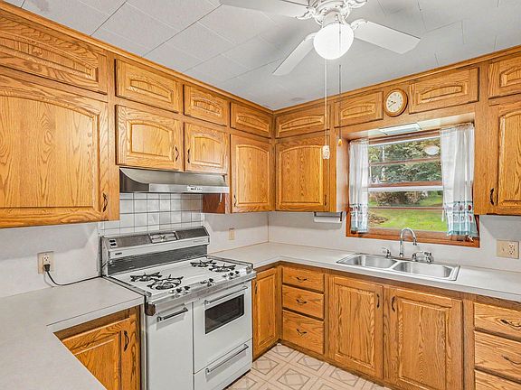 2nd image of 595 Royal Dr