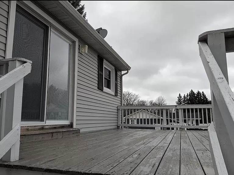 144 Bancroft St — Photo 3