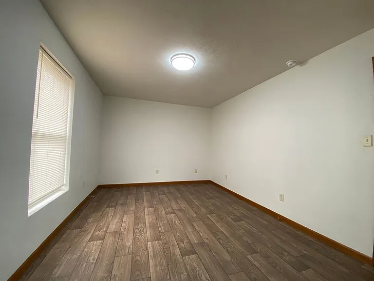 275 Woodridge Ct — Photo 9