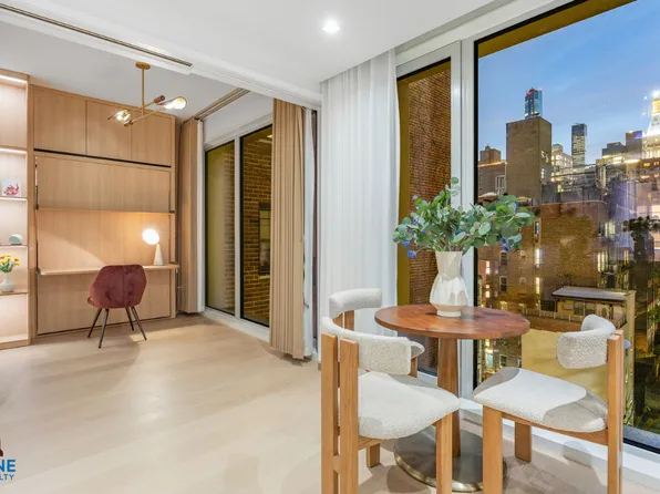 250 East 25th Street image 3 of 26