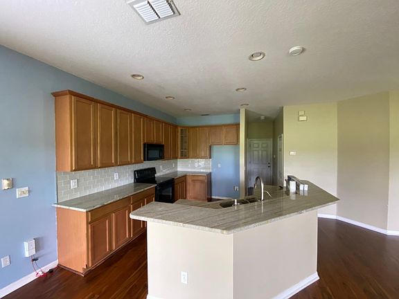 4th image of 13924 Ocean Pine Cir