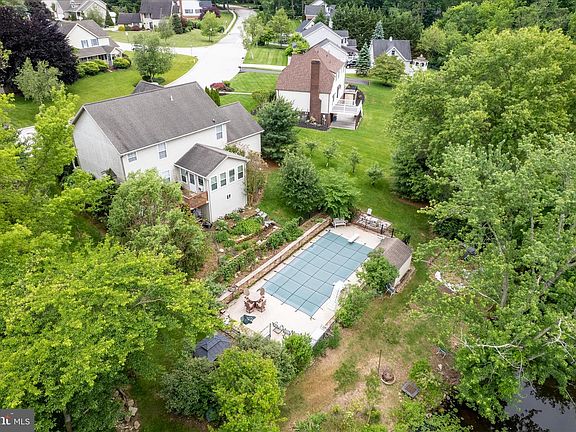 3rd image of 25 Cornell Dr