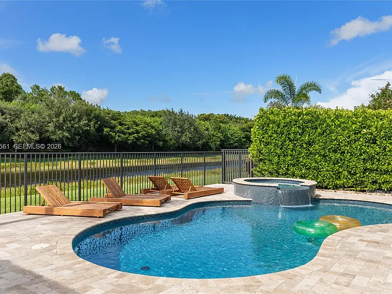 9529 Eden Roc Ct — Photo 10