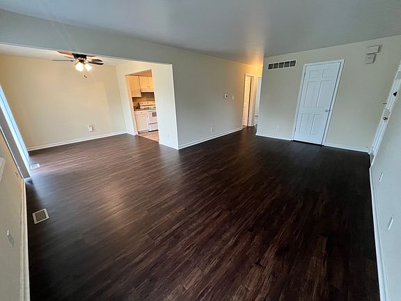 3rd image of 2019 Oak St