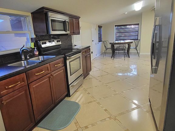 5th image of 232 Cypress St #2