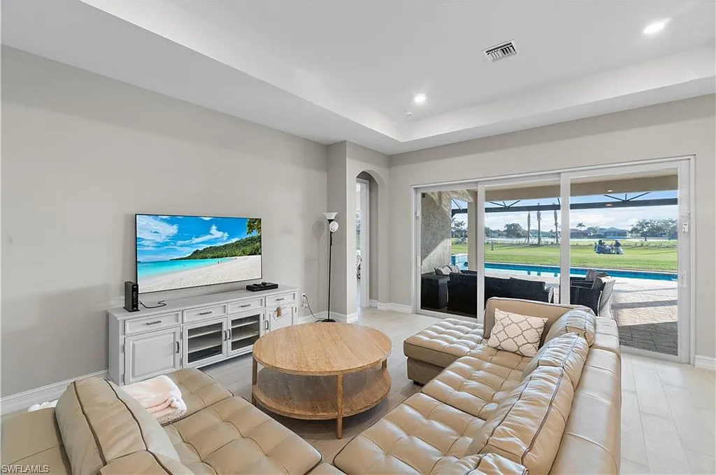 3 bed, 5.0 bath, 2587 sqft, $4,000 — Photo 3