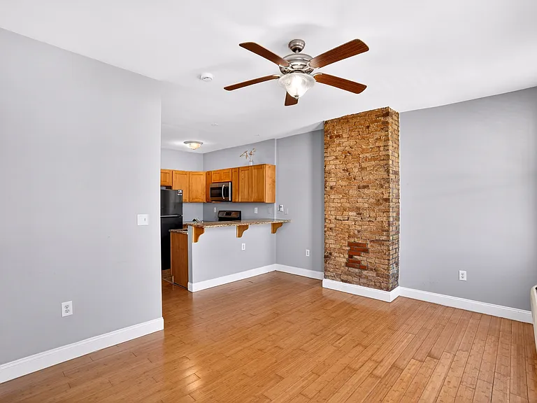 150 Van Horne St #2 — Photo 15